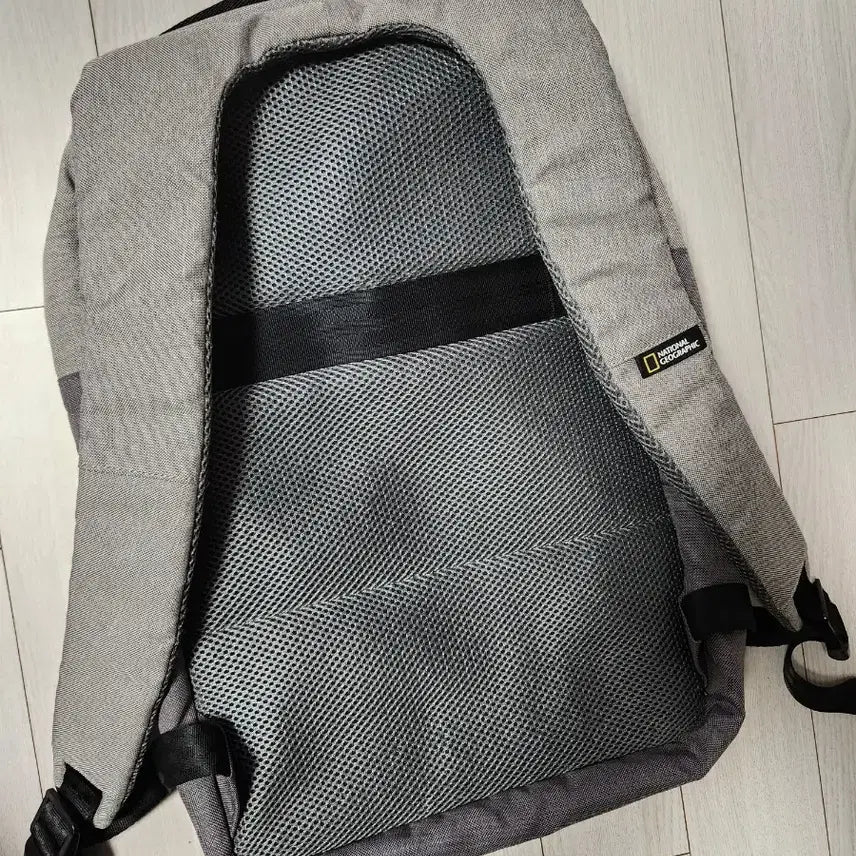 [BUNJANG] National Geographic Day Pack Laptop Backpack / 내셔널지오그래픽 DAY PACK 데이팩 노트북 백팩사용감 거의 없어요