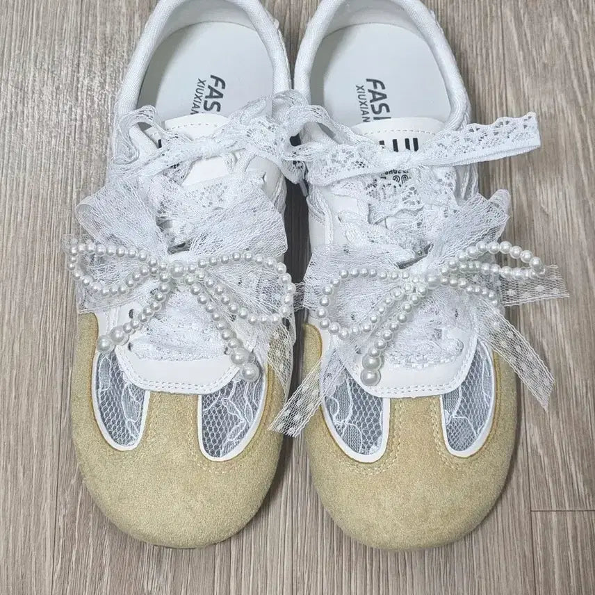 [BUNJANG] Lace Sneakers 235 New / 여성운동화 레이스운동화 235 새상품