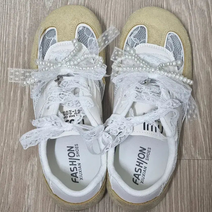 [BUNJANG] Lace Sneakers 235 New / 여성운동화 레이스운동화 235 새상품