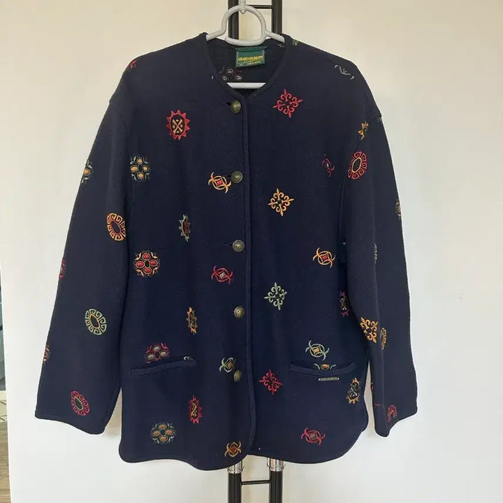 [BUNJANG] Geiger Embroidered Cardigan (Austria) - Size 40 / GEIGER 가이거 여성 자수 가디건 오스트리아  -40사이즈