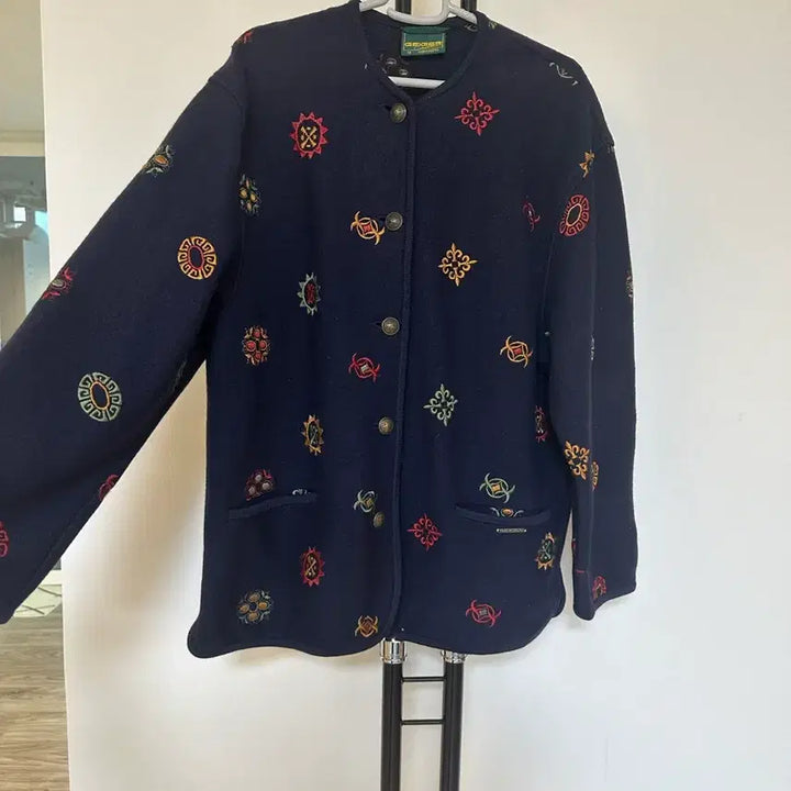 [BUNJANG] Geiger Embroidered Cardigan (Austria) - Size 40 / GEIGER 가이거 여성 자수 가디건 오스트리아  -40사이즈