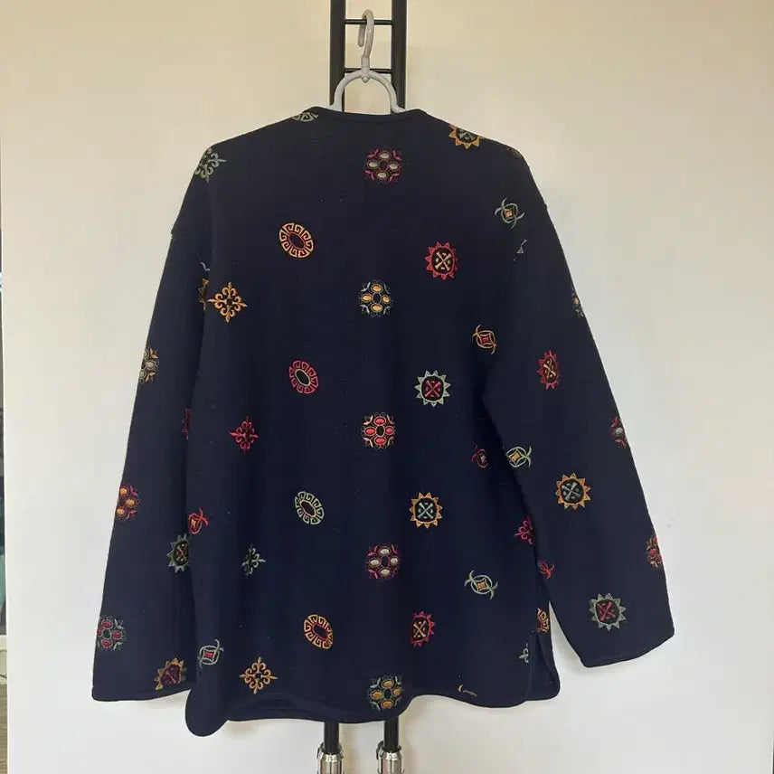 [BUNJANG] Geiger Embroidered Cardigan (Austria) - Size 40 / GEIGER 가이거 여성 자수 가디건 오스트리아  -40사이즈