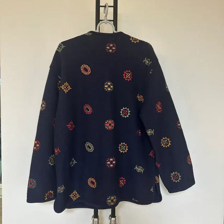 [BUNJANG] Geiger Embroidered Cardigan (Austria) - Size 40 / GEIGER 가이거 여성 자수 가디건 오스트리아  -40사이즈