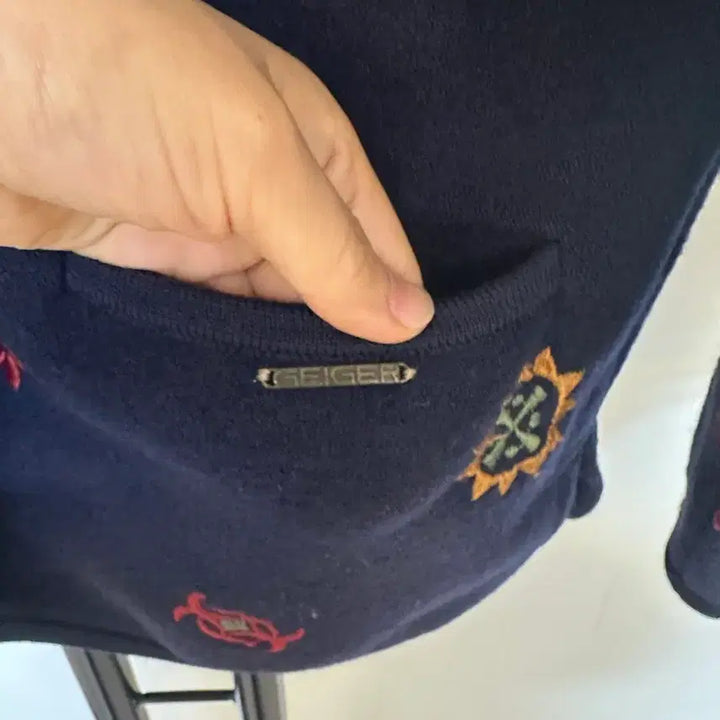 [BUNJANG] Geiger Embroidered Cardigan (Austria) - Size 40 / GEIGER 가이거 여성 자수 가디건 오스트리아  -40사이즈