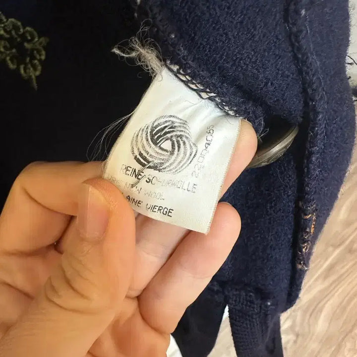[BUNJANG] Geiger Embroidered Cardigan (Austria) - Size 40 / GEIGER 가이거 여성 자수 가디건 오스트리아  -40사이즈
