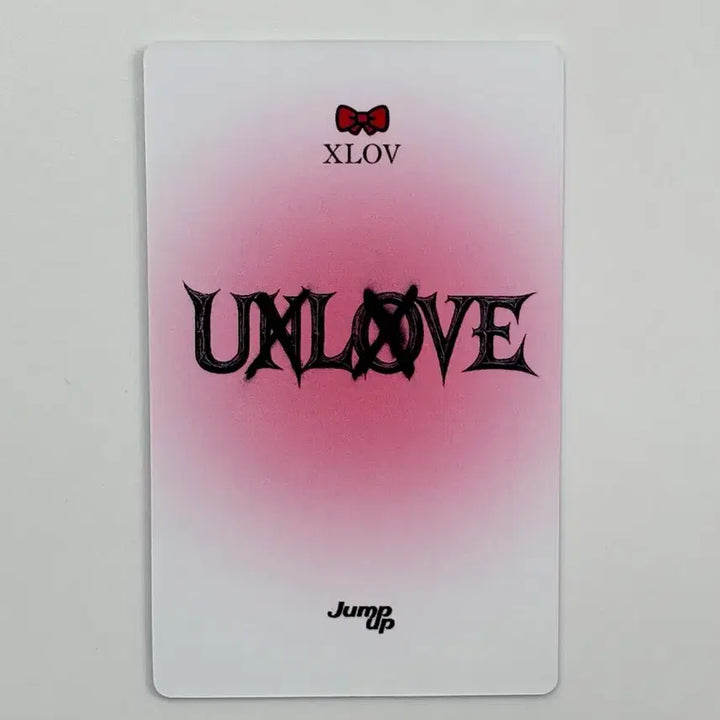 [BUNJANG] Xlov Hyun Hello Kitty Photocard / Xlov 엑스러브 현 hyun 헬로키티 kitty 포카 poca
