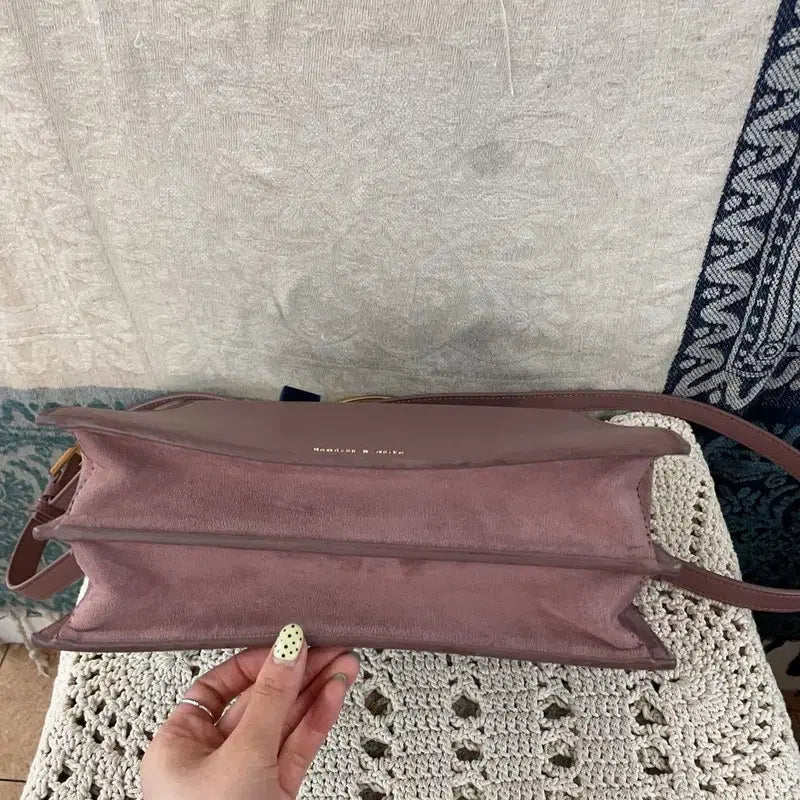[BUNJANG] Charles &amp; Keith Velvet Bow Top Handle Bag / [F] 찰스앤키스 벨벳 보우 디테일 탑 핸들백 크로스백 가방