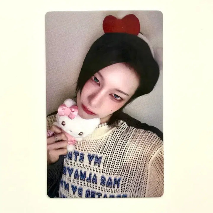 [BUNJANG] Xlov Lui Hello Kitty Photocard / Xlov 엑스러브 루이 lui 헬로키티 kitty 포카 poca