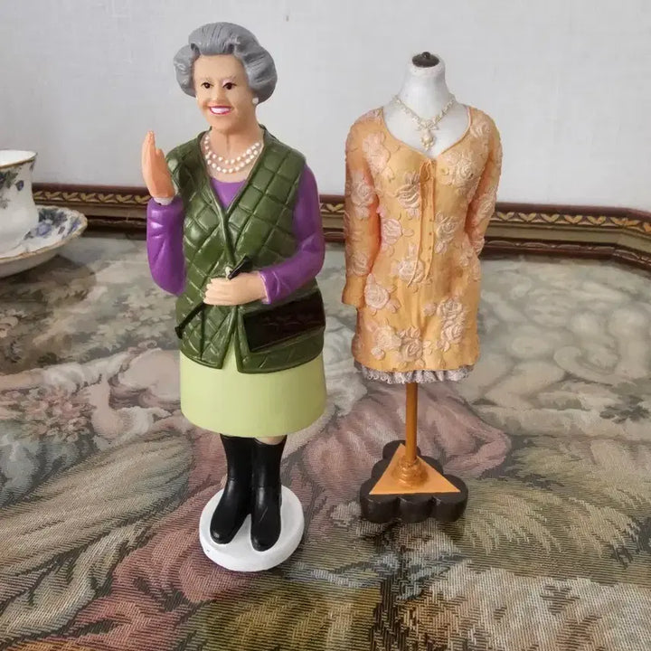 [BUNJANG] Queen Elizabeth II Figure / 여왕 엘리자베스 2세 피규어