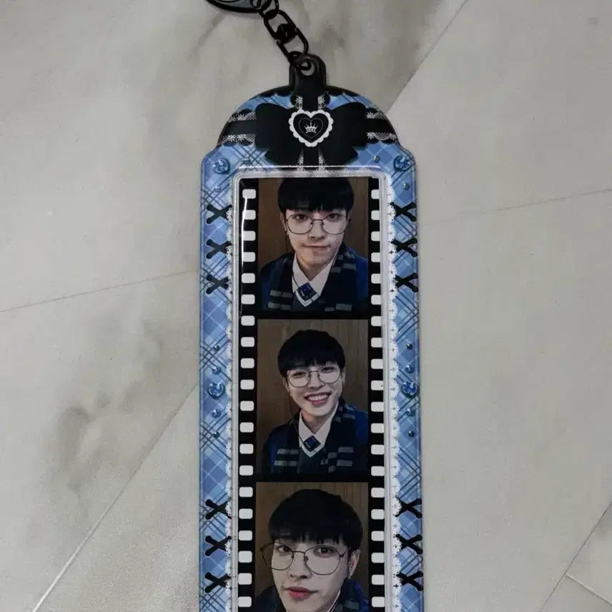[BUNJANG] Character Changing Photoism Keychain Holder (Blue) / 캐캐체 인생네컷 포토이즘 키링 홀더(블루)