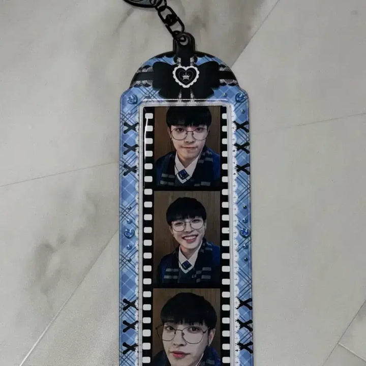 [BUNJANG] Character Changing Photoism Keychain Holder (Blue) / 캐캐체 인생네컷 포토이즘 키링 홀더(블루)