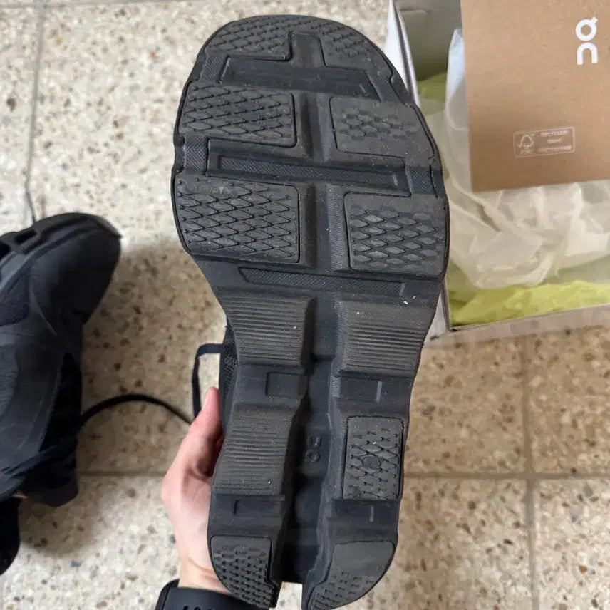 [SOLD OUT] 온러닝 파프 260size (풀박스)