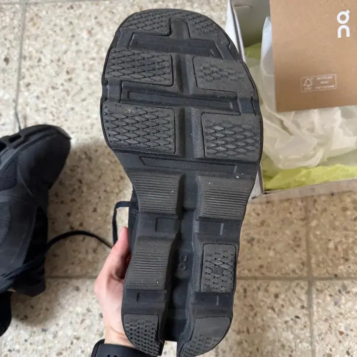 [SOLD OUT] 온러닝 파프 260size (풀박스)