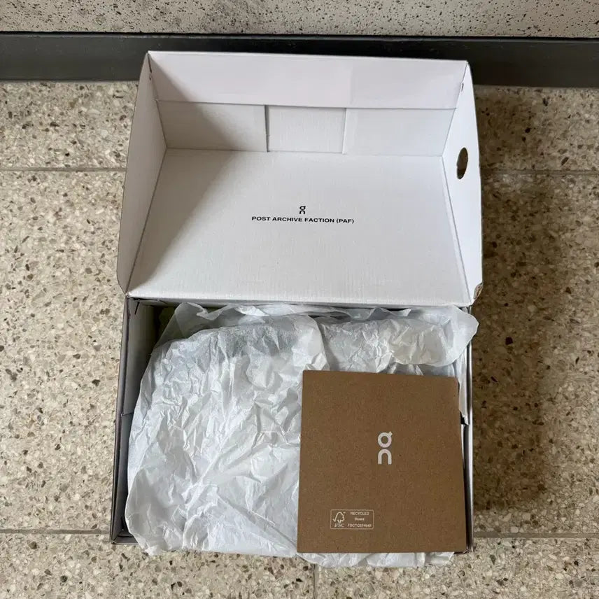 [SOLD OUT] 온러닝 파프 260size (풀박스)