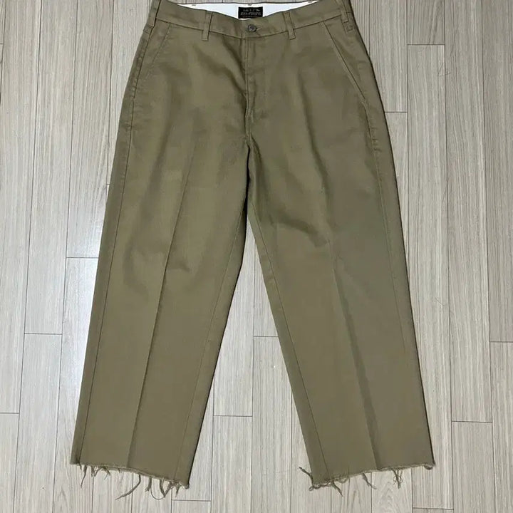 [SOLD OUT] 리바이스 치노 팬츠