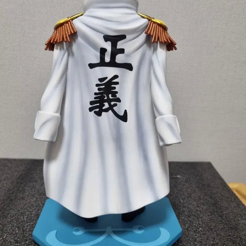[BUNJANG] One Piece Sengoku and Goat Resin Statue / 원피스 해군 센고쿠+염소(Black 레진)