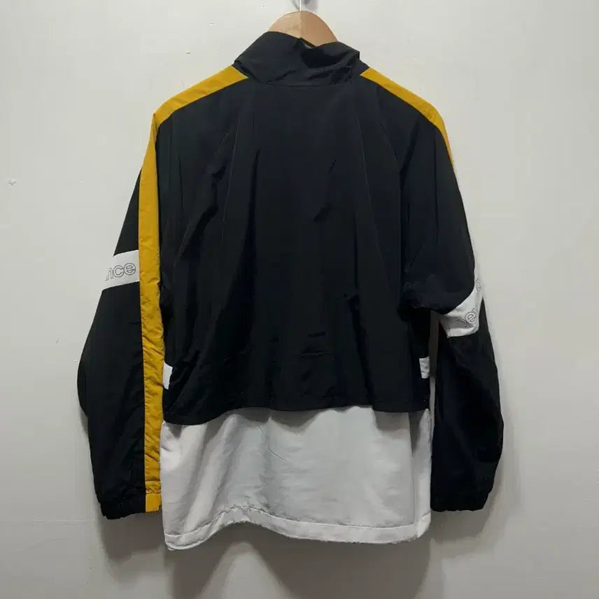 [BUNJANG] New Balance Black/Yellow Windbreaker Jacket Jumper (M) / 뉴발란스 블랙/옐로우 바람막이 자켓 점퍼 M