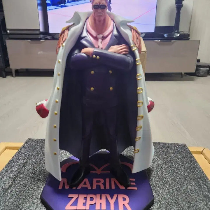 [BUNJANG] One Piece Z (Black Resin) Figure / 원피스 해군 제파(Black 레진)