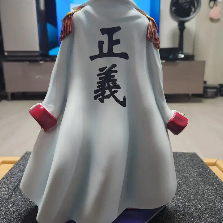 [BUNJANG] One Piece Z (Black Resin) Figure / 원피스 해군 제파(Black 레진)