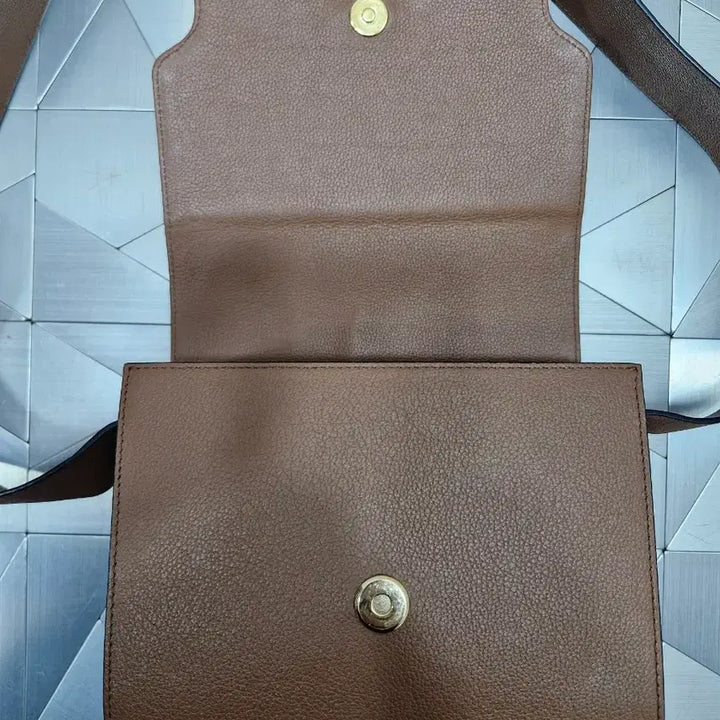 [BUNJANG] Margesherwood Crossbody Bag / 마지셔우드 크로스백 (택포)