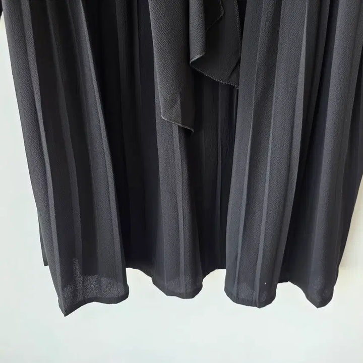 [BUNJANG] Black Pleated Ribbon Dress / 55-66)블랙 플리츠 리본원피스/새제품