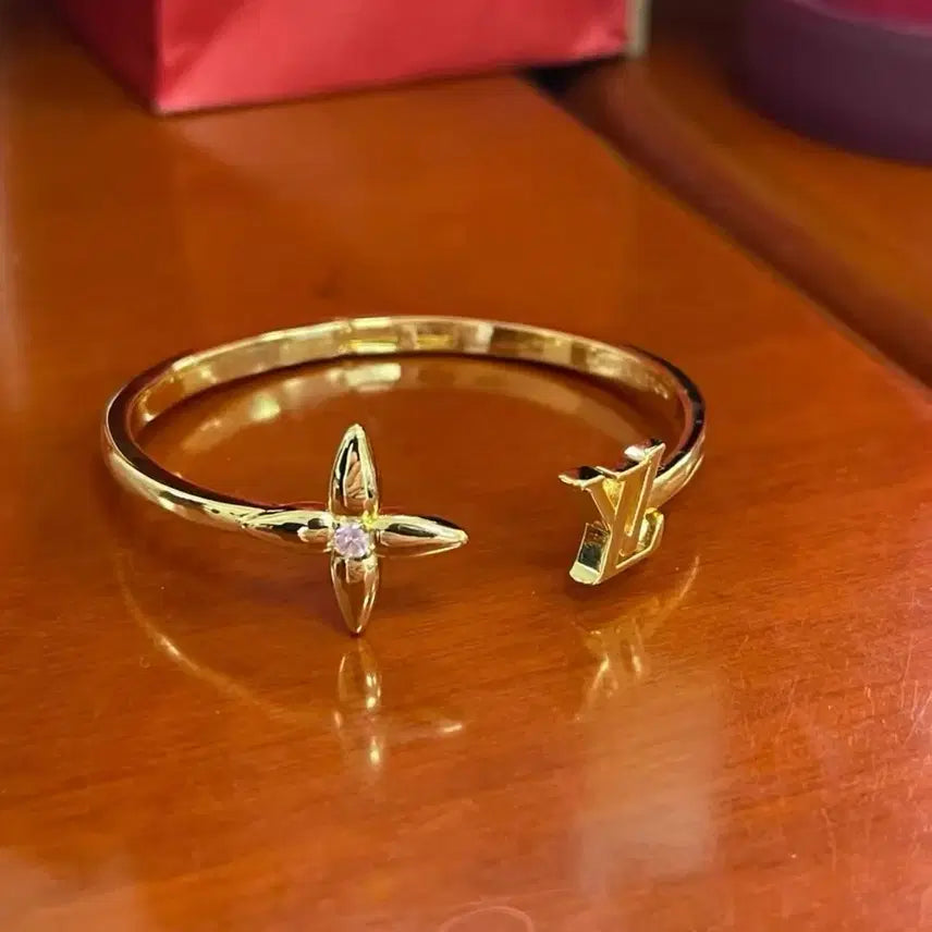 [BUNJANG] Louis Vuitton Gold Flower Bracelet / 루이비통 골드 플라워 팔찌