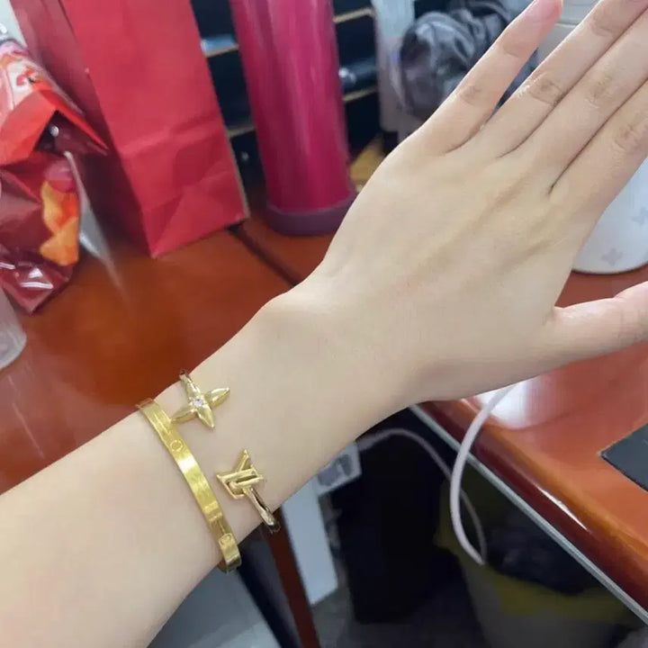 [BUNJANG] Louis Vuitton Gold Flower Bracelet / 루이비통 골드 플라워 팔찌