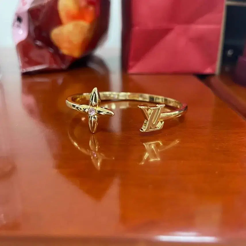 [BUNJANG] Louis Vuitton Gold Flower Bracelet / 루이비통 골드 플라워 팔찌
