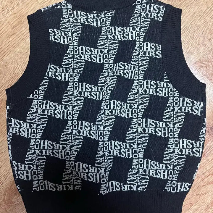 [BUNJANG] Kirsh Spiral Jacquard Knit Vest - Black / 새상품) 키르시 스파이럴 자카드 니트 베스트 블랙 팝니다
