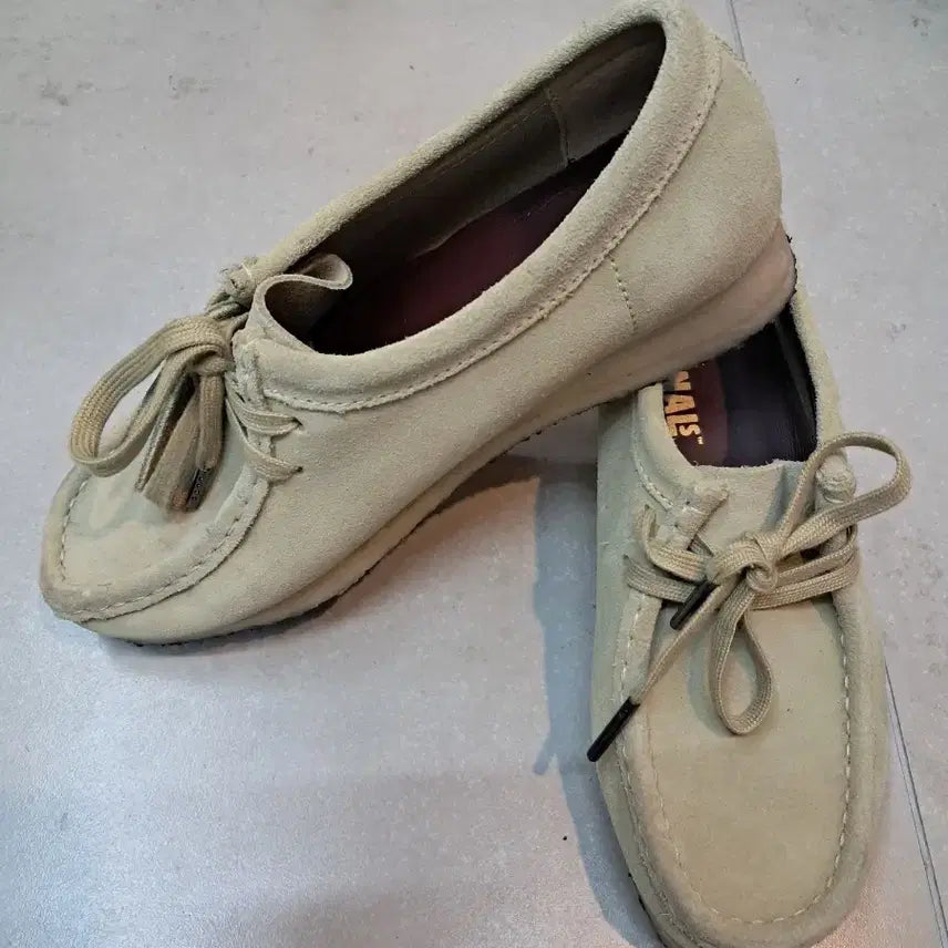 [BUNJANG] Clarks Wallabee Beige Suede Shoes / 클락스 왈라비 베이지 스웨이드 235