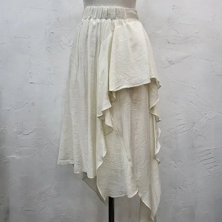 [BUNJANG] Ivory Asymmetrical Ruffle Lace Skirt - S / 아이보리 언발 캉캉 레이스 스커트S