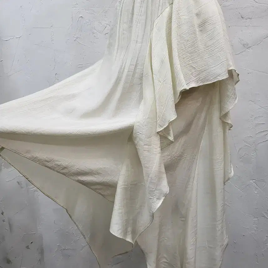 [BUNJANG] Ivory Asymmetrical Ruffle Lace Skirt - S / 아이보리 언발 캉캉 레이스 스커트S