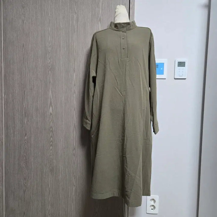 [BUNJANG] Esae Henry Neck Midi Dress / 이새 헨리넥 미디 원피스