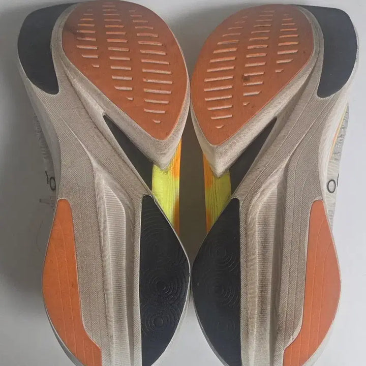 [SOLD OUT] 써코니 엔돌핀 엘리트 2 카본 런닝화 285