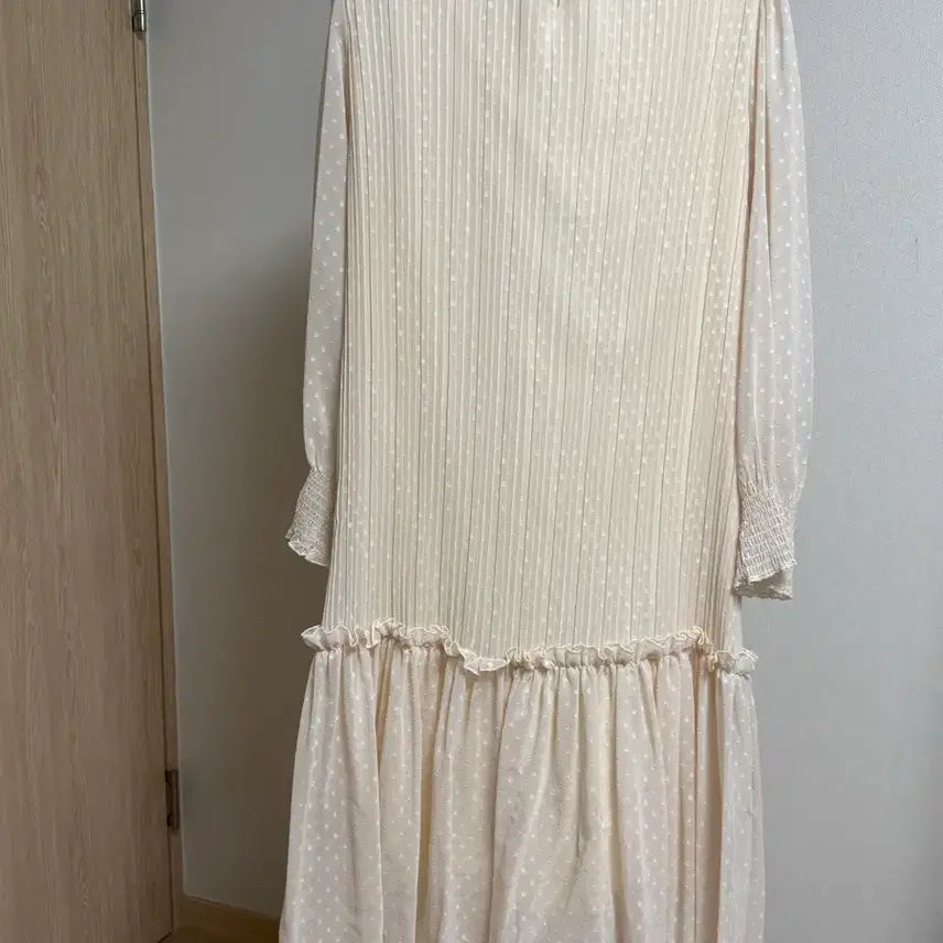 [BUNJANG] Ivory Dot Long Dress / 아이보리 도트 롱원피스 [66까지]