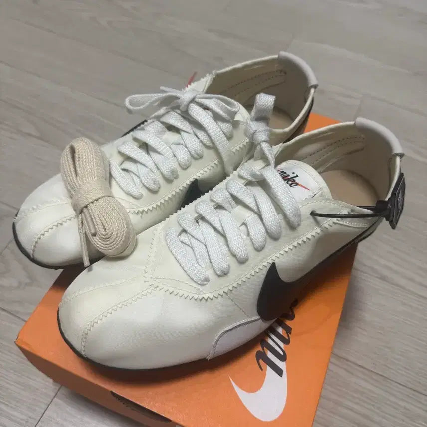 [BUNJANG] Nike Mounshoo Size 240 / 나이키 문슈 240
