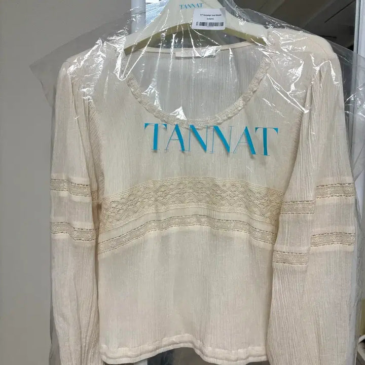 [SOLD OUT] TANNAT 레이스 블라우스 크림색