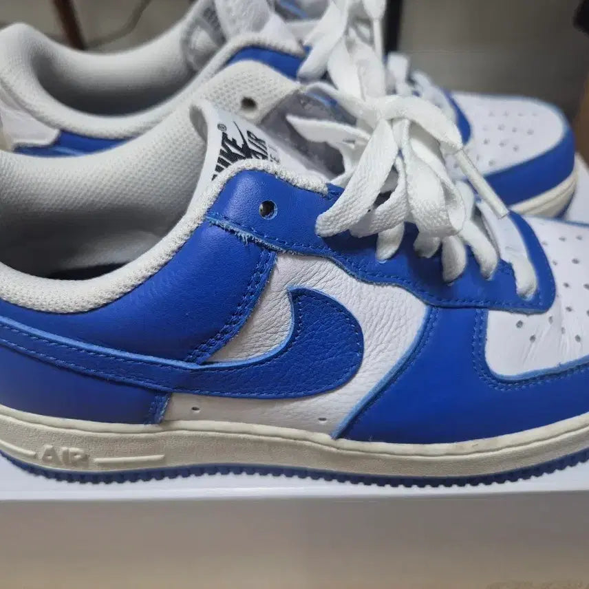 [BUNJANG] Nike Air Force 1 White Blue Sneakers 245 / 나이키 에어포스1 흰파 운동화 바이유 245