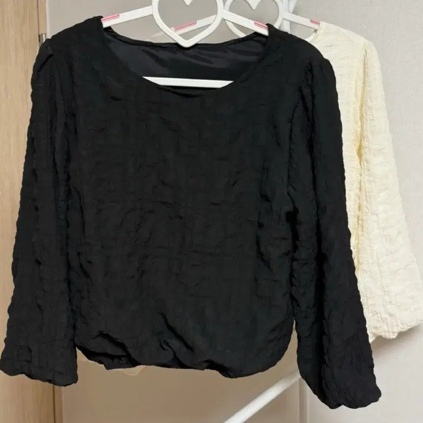 [BUNJANG] Embossed Blouse (Free Size) / 엠보싱 블라우스 [Free]