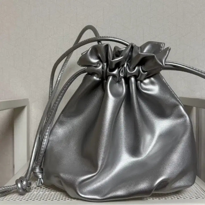 [BUNJANG] Silver Drawstring Crossbody Bag / 실버 복조리 크로스백