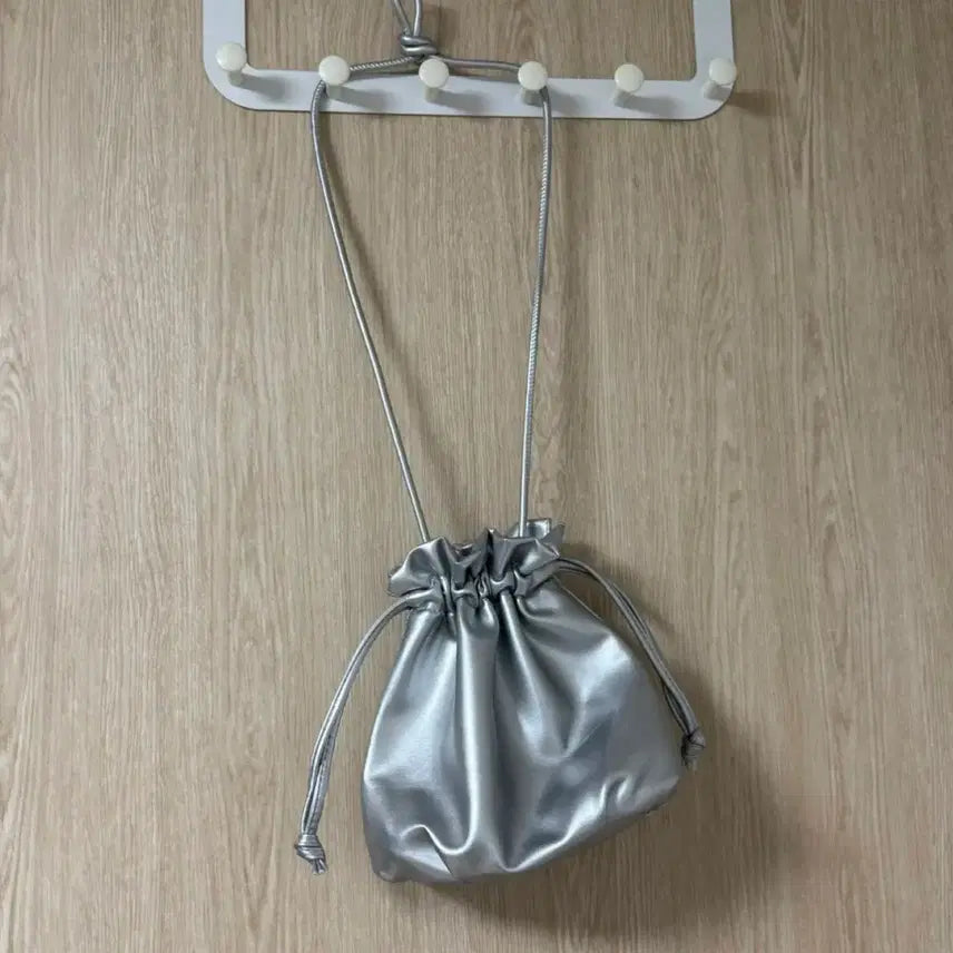 [BUNJANG] Silver Drawstring Crossbody Bag / 실버 복조리 크로스백