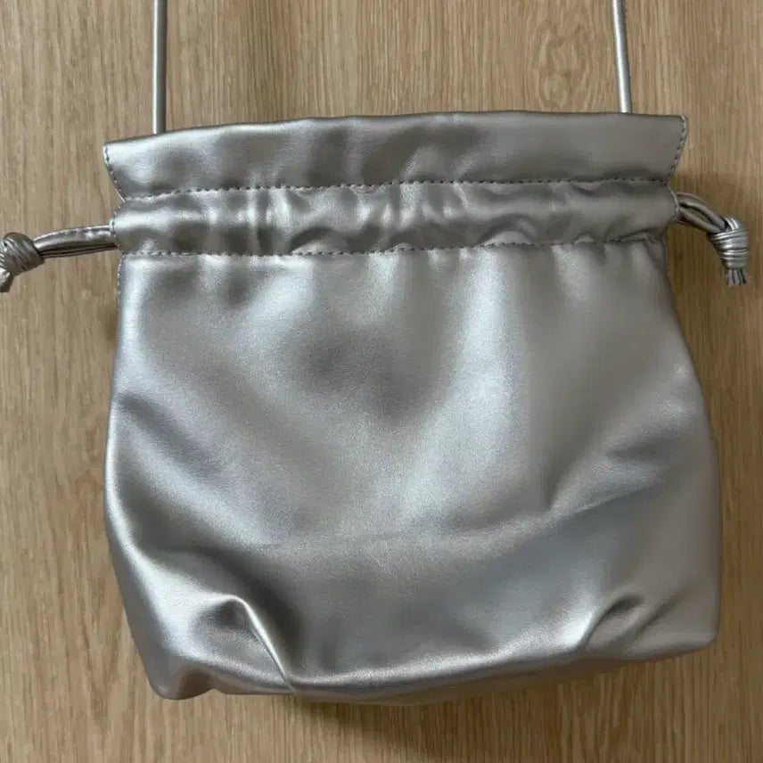 [BUNJANG] Silver Drawstring Crossbody Bag / 실버 복조리 크로스백