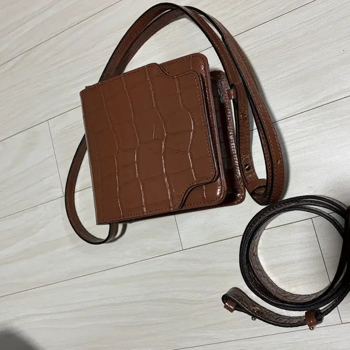 [BUNJANG] Margesherwood Pump Slim Croc Shoulder Bag / 마지셔우드 펌프 슬림 크록