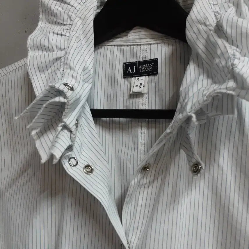 [BUNJANG] Armani Jeans Frill Neck Stripe Shirt / 알마니진 프릴넥 스트라이프 셔츠 66