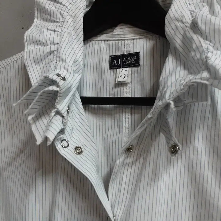 [BUNJANG] Armani Jeans Frill Neck Stripe Shirt / 알마니진 프릴넥 스트라이프 셔츠 66