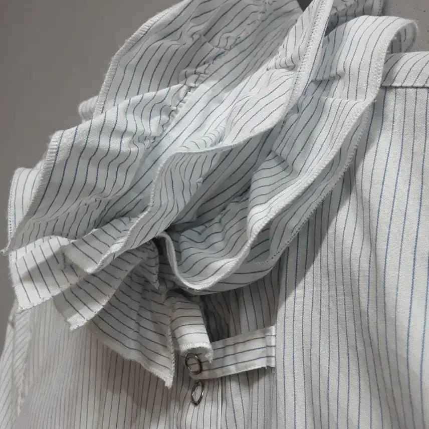 [BUNJANG] Armani Jeans Frill Neck Stripe Shirt / 알마니진 프릴넥 스트라이프 셔츠 66