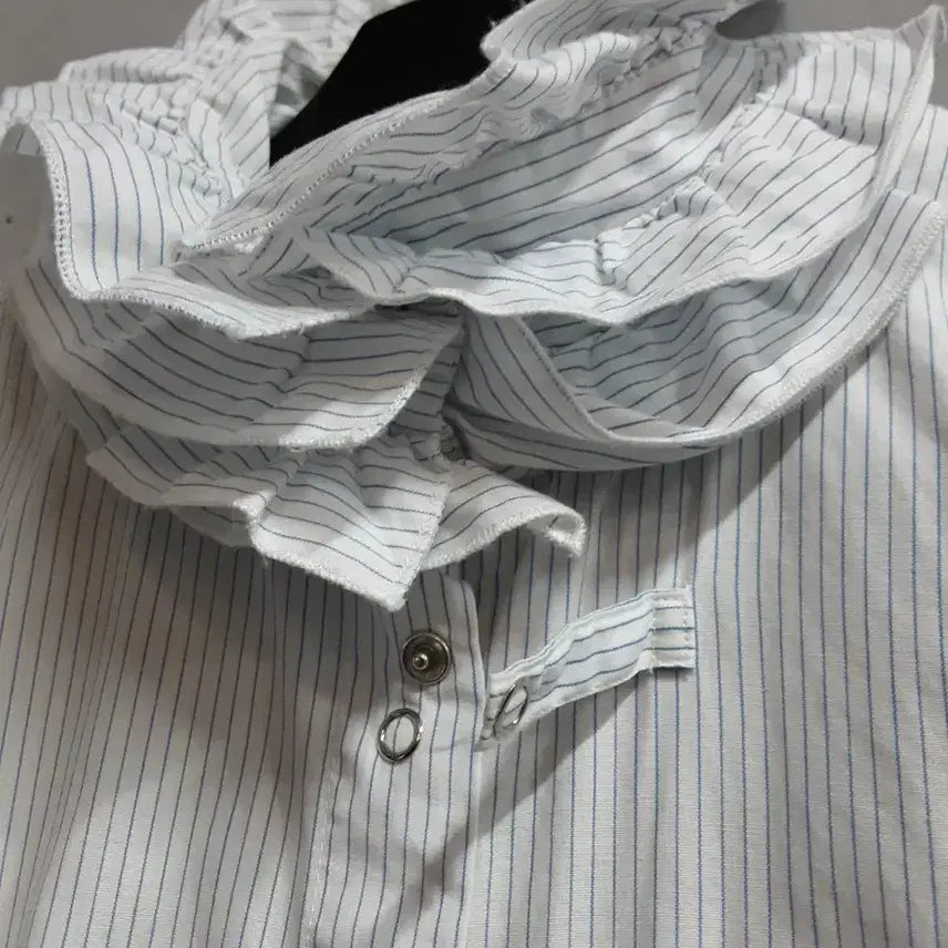 [BUNJANG] Armani Jeans Frill Neck Stripe Shirt / 알마니진 프릴넥 스트라이프 셔츠 66