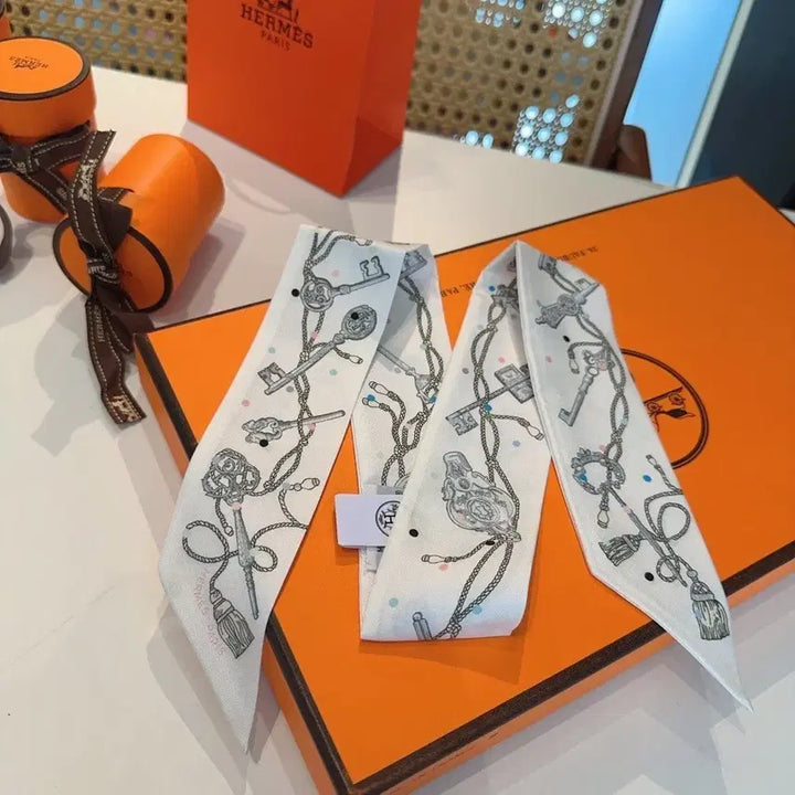 [BUNJANG] Hermes Twilly Scarf Key Pattern / 에르메스 트윌리 스카프 키 패턴