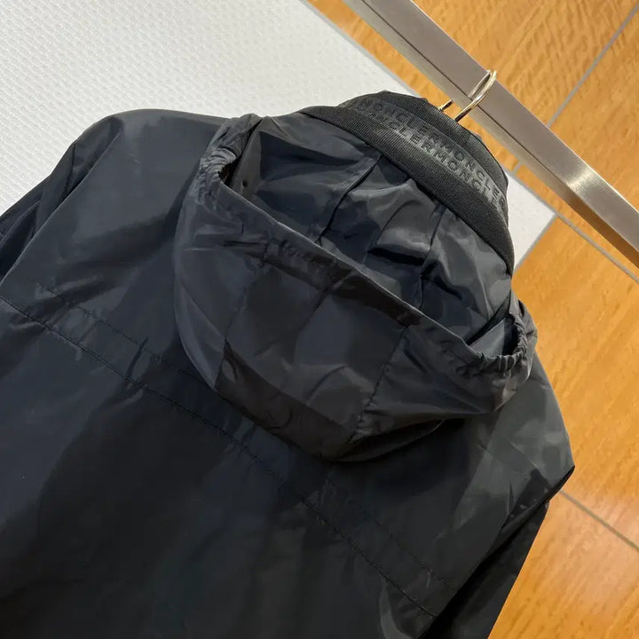[BUNJANG] Moncler Nylon Small Logo Hooded Zip-Up Windbreaker Black / 몽클레어 후드집업 바람막이 블랙 나일론 스몰로고 남성