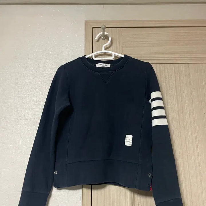 [SOLD OUT] [1size/네이비] 톰브라운 사선완장 맨투맨